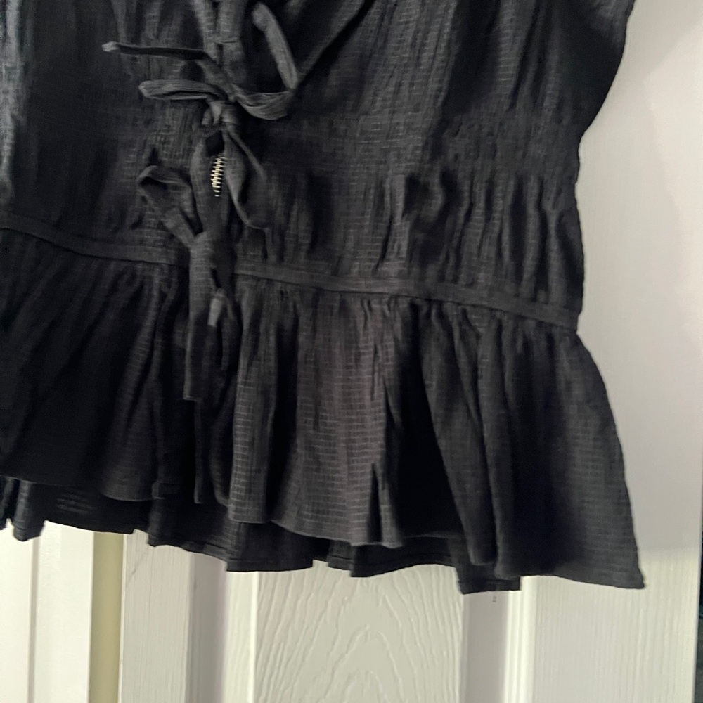 Chic Black Tie-Front Blouse - Picture 7 of 12